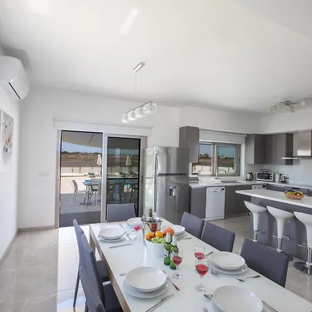 Geraeumiges Fuer 12 Personen In Paralini Holiday home Paralimni
